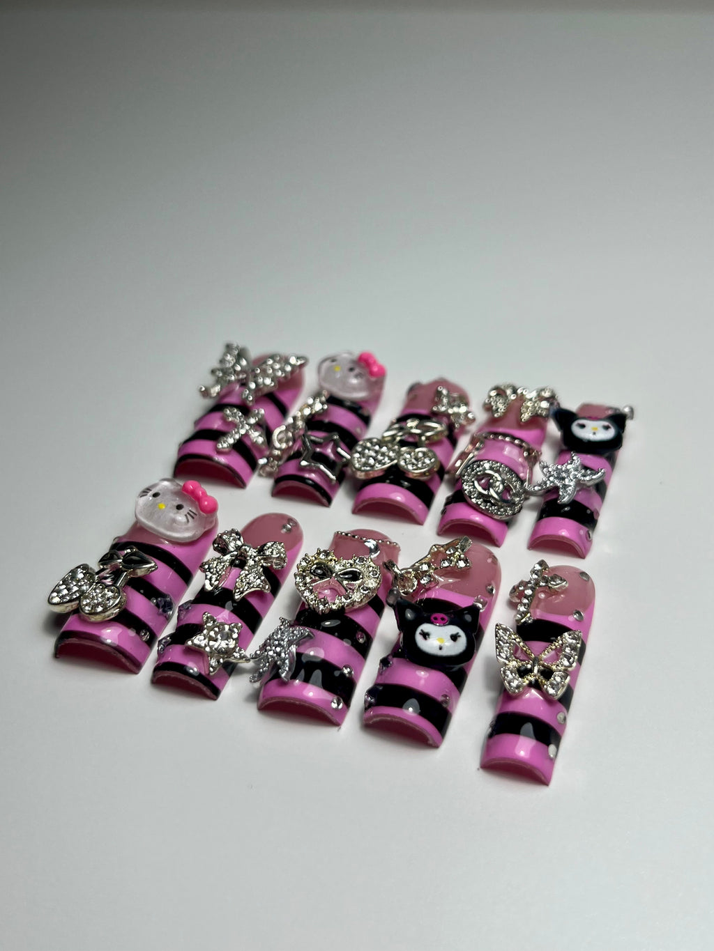 BRAT PRESS ON NAILS